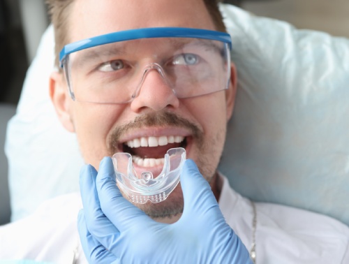 drfaridnikfar-services-mouth-guard